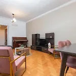Houseloft Agora דירה *